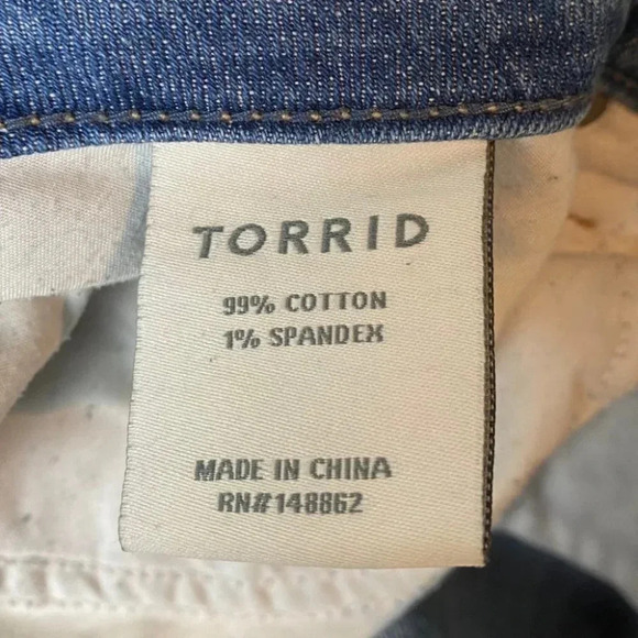Torrid Girlfriend Distressed Light Wash  Jeans 20R - Picture 11 of 12